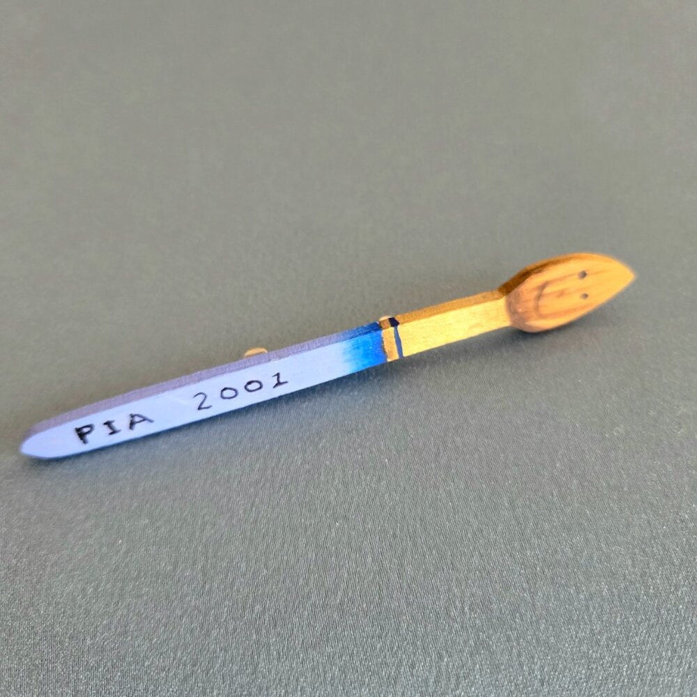 Hand made wooden brooch crafted in the shape of an artist's paintbrush. - Picture 2 of 4
